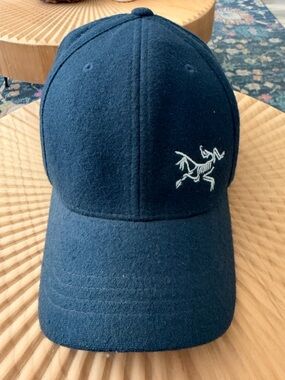 Arc'teryx Wool Ball Cap Navy Blue White L/XL